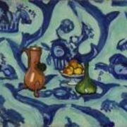 Натюрморт с голубой скатертью (Натюрморт. Ваза с фруктами, кувшин и стеклянный графин на голубой с синим узором скатерти)