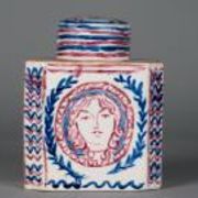 Boîte à thé avec couvercle représentant des figures féminines (faïence bouteille)